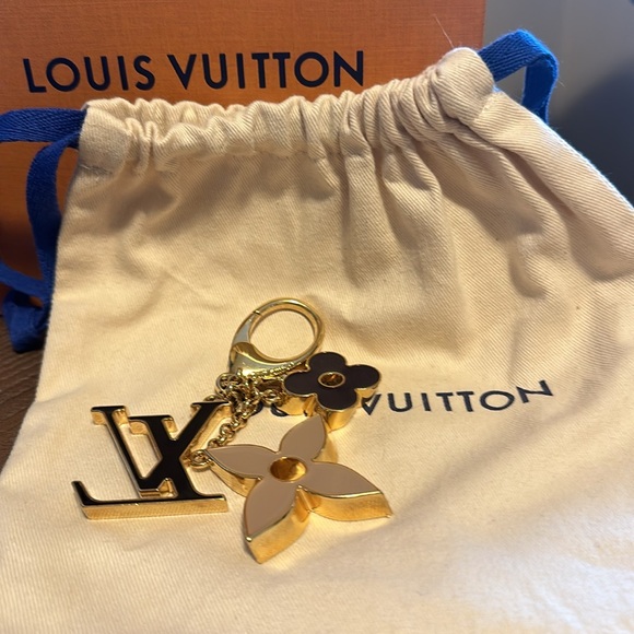 Like New Auth Louis Vuitton Bag Charm Fluer De Monogram - Picture 9 of 10